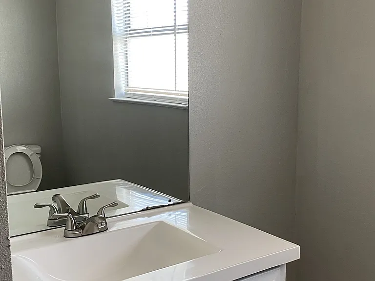 935 Linde St — Photo 9