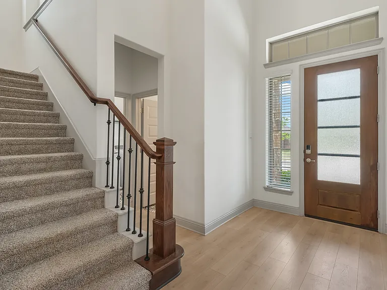 3208 Heathrow Rd — Photo 2