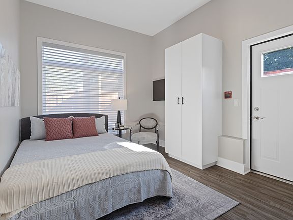 5th image of 196 Beechwood Ave #1