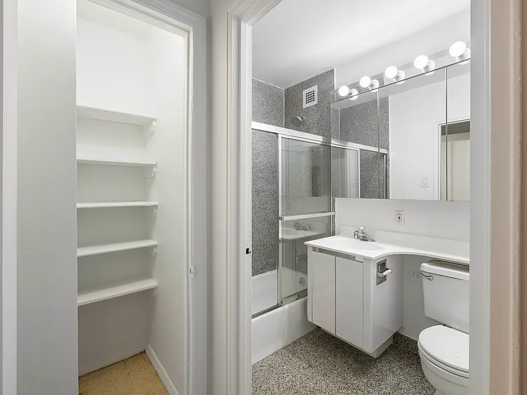 213 E 37th St #7G — Photo 8