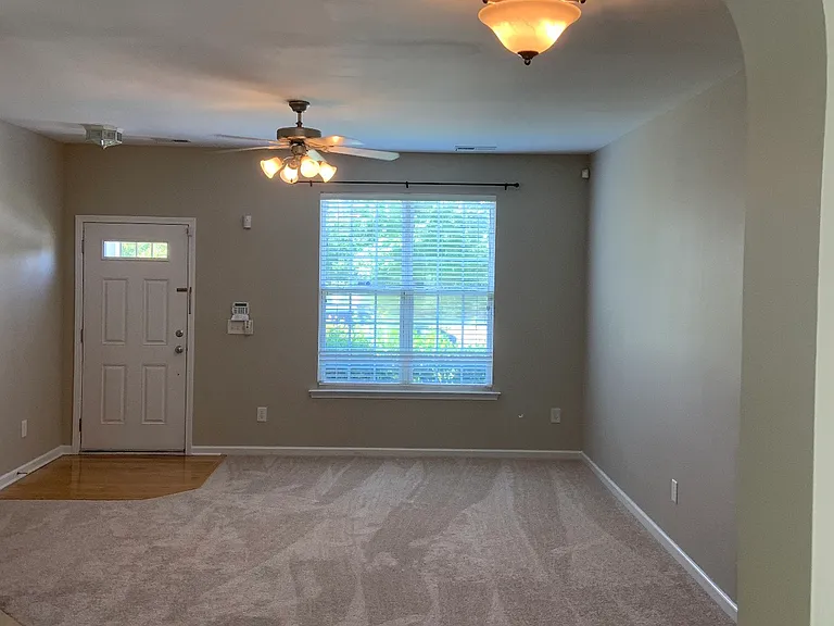 27 Canary Ct — Photo 4