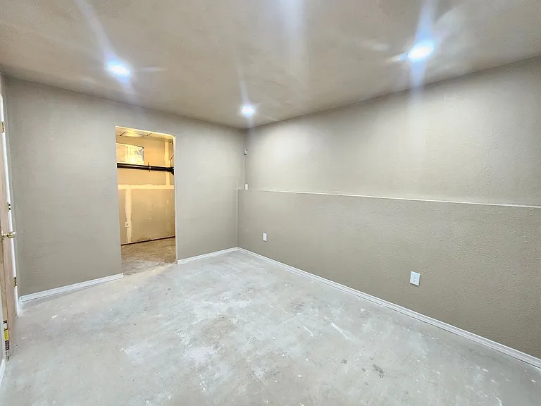 407 E 8th Ave — Photo 22