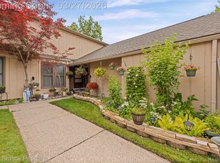 31723 Forest Ln, Warren, MI 48093