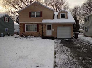 101 Red Oak Dr, Rochester, NY 14616