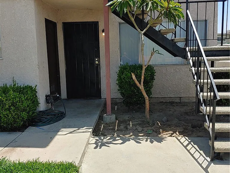 4211 Mountain Dr — Photo 3