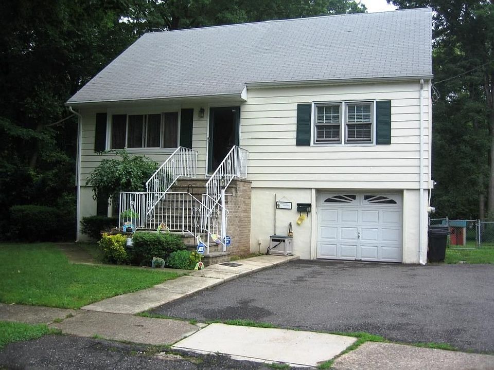 2nd image of 8 Kleber Pl