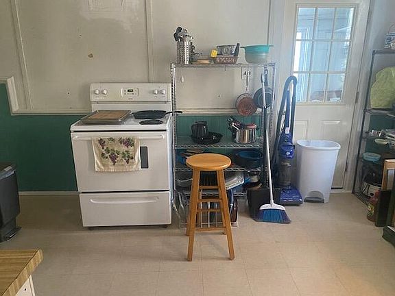 2nd image of 421 Dawson St