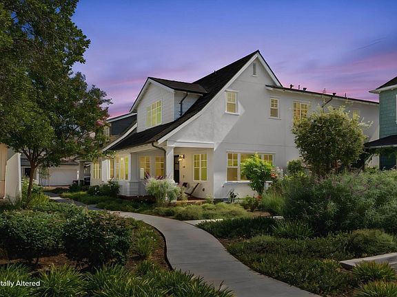 2nd image of 203 Oak Tree Cir