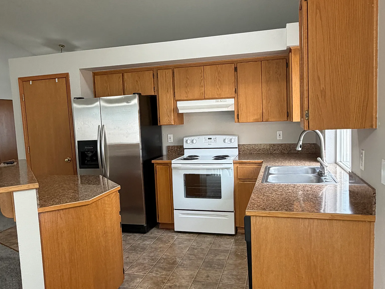 3 bed, 1392 sqft, $2,695 — Photo 3