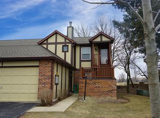 429 Sandhurst Cir APT 2, Glen Ellyn, IL 60137