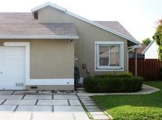 930 SW 109th Ave, Pembroke Pines, FL 33025