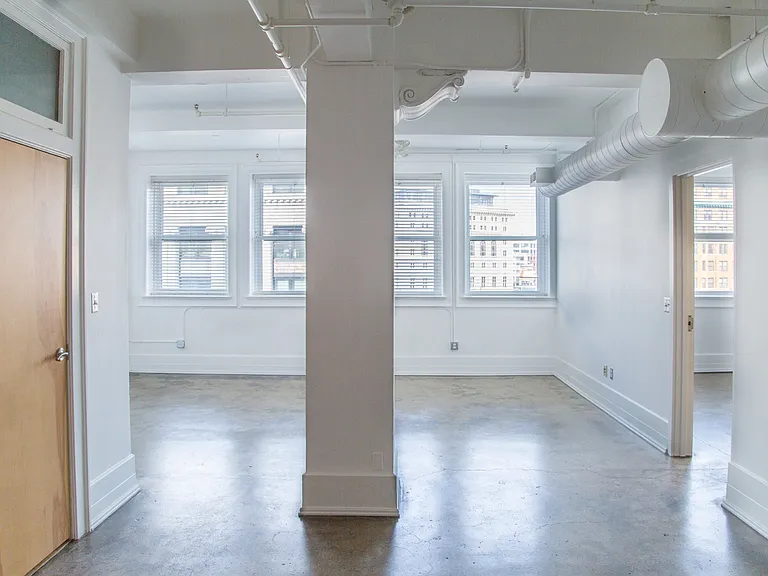 1525 Broadway — Photo 15