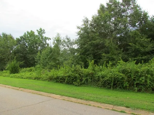 140 Roundstone Dr, Inman, SC 29349