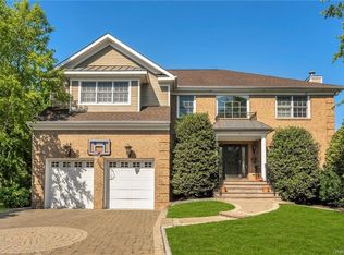 5 Mill Pond Ln, New Rochelle, NY 10805