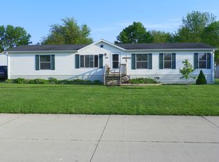 210 Hillcrest Dr, Clarks Grove, MN 56016