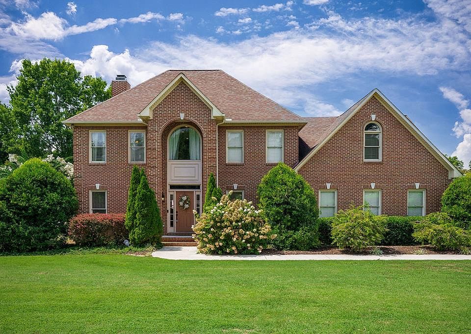 1st image of 528 Saddle Ln
