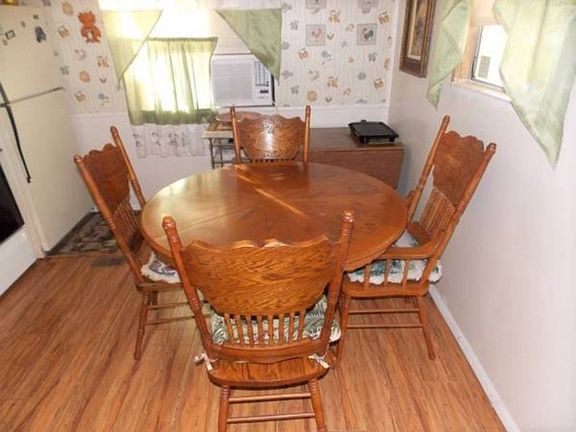 5th image of 1804 Wisteria Ct S