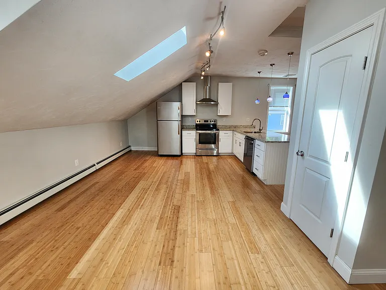 93 1st St #5 — Photo 6