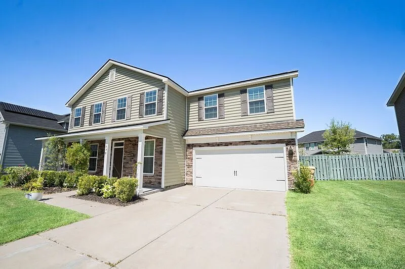 4 bed, 2.5 bath, 2200 sqft, $2,600 — Photo 3