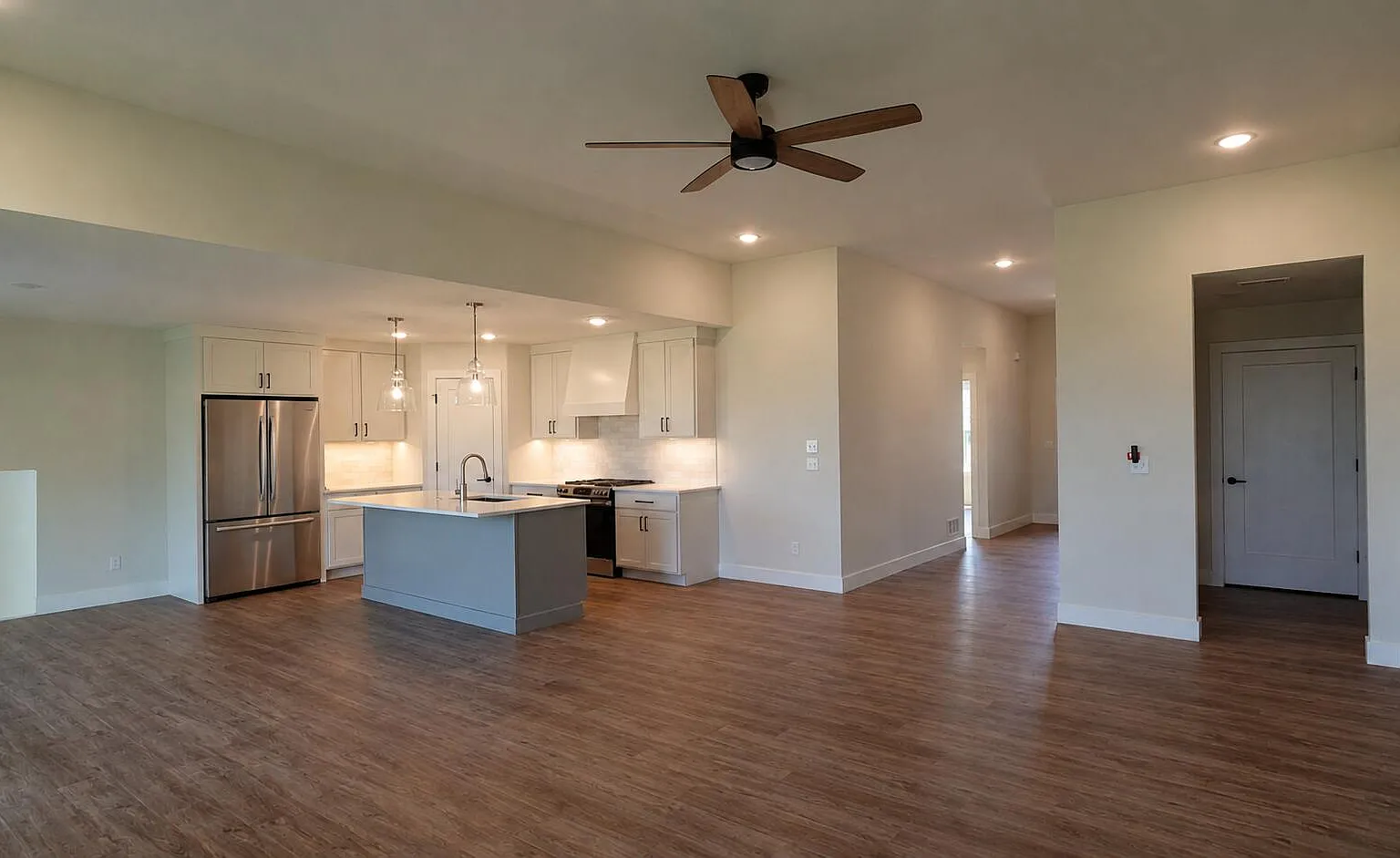 3 bed, 2.0 bath, 1660 sqft, $2,650 — Photo 3