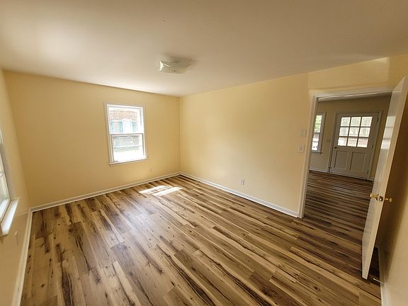 3rd image of 128 Daniels Ave
