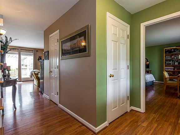 4th image of 500 Richardson Ln