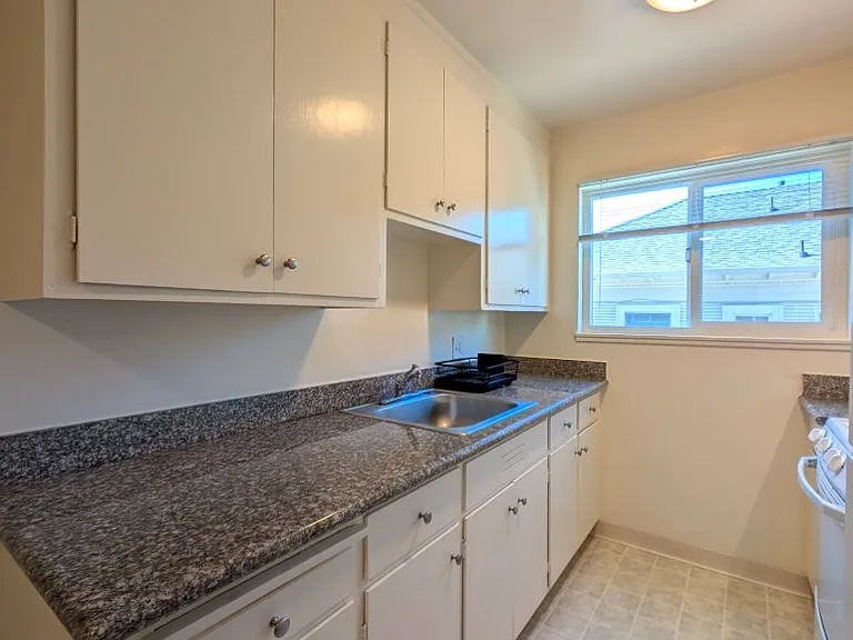 2534 Benvenue Ave — Photo 35
