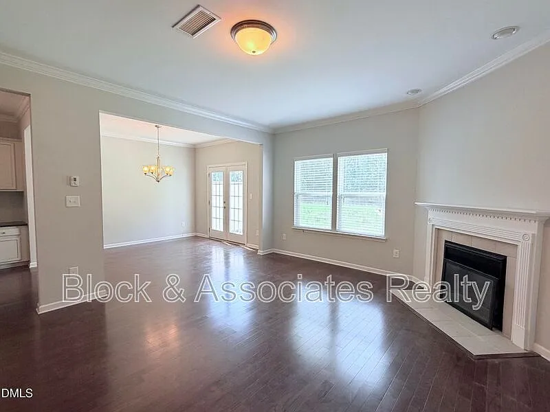 3 bed, 2.5 bath, $2,200 — Photo 3