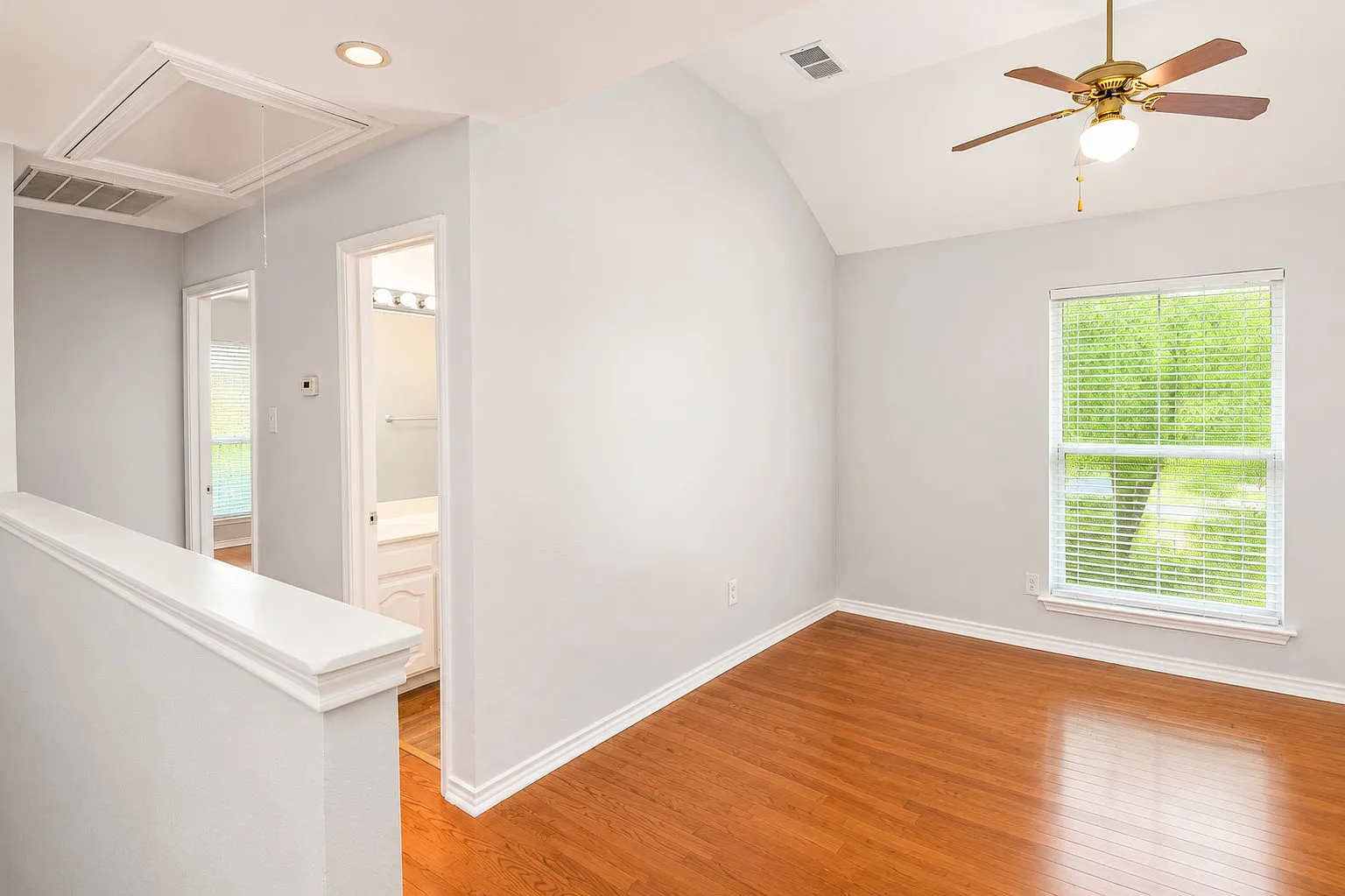 3 bed, 2.5 bath, 2289 sqft, $2,990 — Photo 2