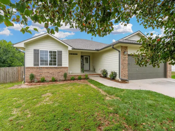 305 Oakmont Ct, Andover, KS 67002