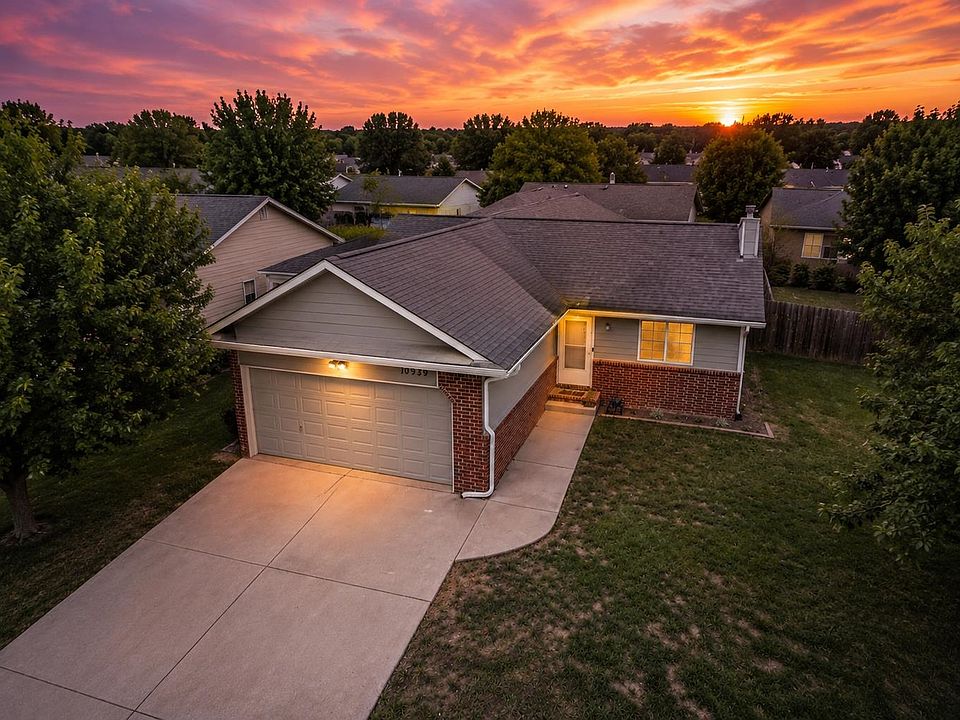 1st image of 10939 W Dora Ct