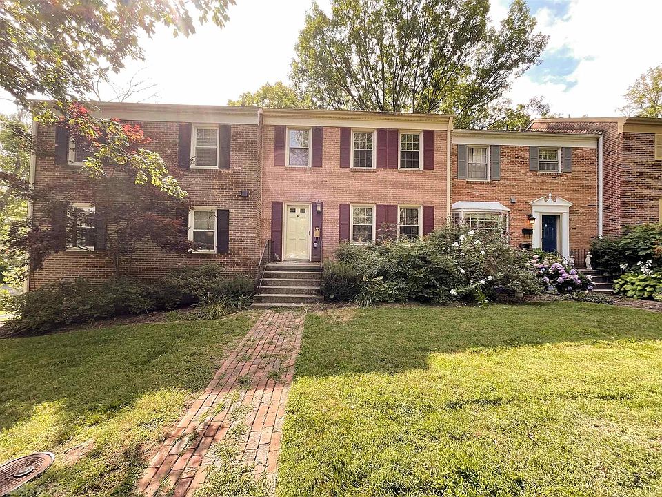 1st image of 114 Canterbury Ct