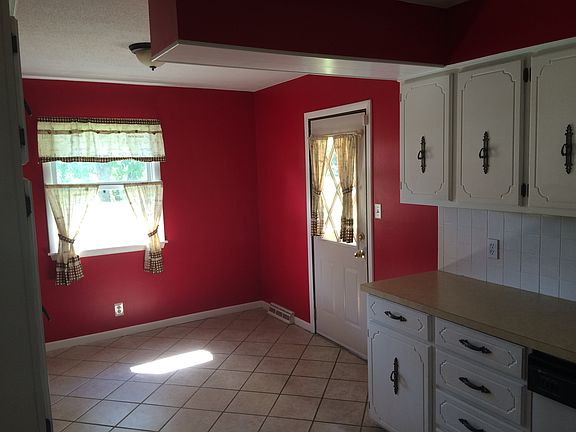 4th image of 1118 Tanglewood St