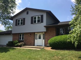 660 Oklahoma Way, Elk Grove Village, IL 60007