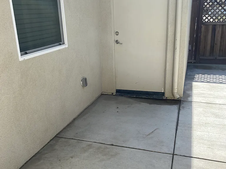 639 Livingston Ave — Photo 25