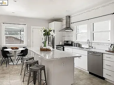 2 bed, 841 sqft, $3,200 — Photo 3