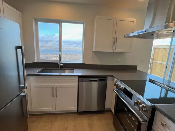 2313 E 9th St, The Dalles, OR 97058