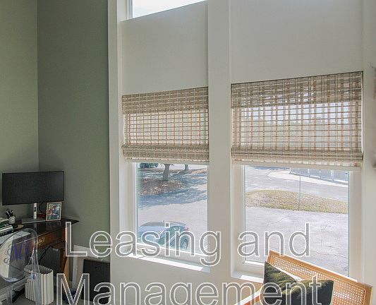 5th image of 271 Alexandra Dr Unit 11