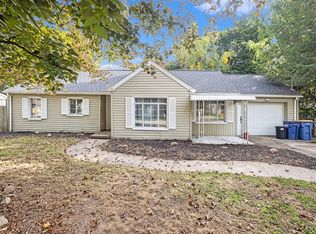 1256 Hillcrest Ave NW, Grand Rapids, MI 49504