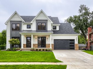 1515 N Fernandez Pl, Arlington Heights, IL 60004