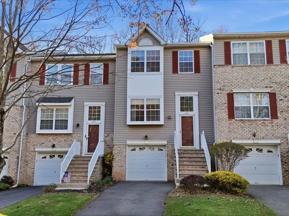 203 Tallwood Ln, Green Brook, NJ 08812