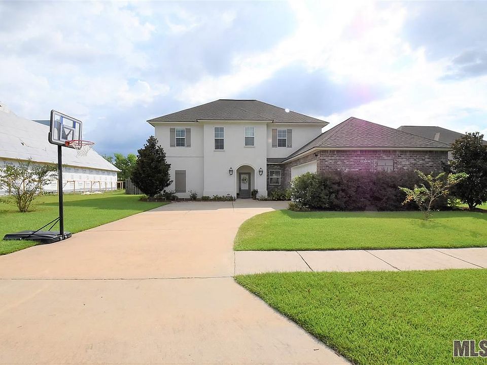 1st image of 18763 Lake Harbor Ln