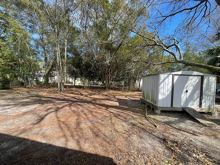 178 Iris St — Photo 3