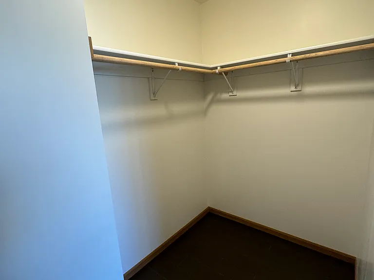 Walk-in Closet Bedroom 2