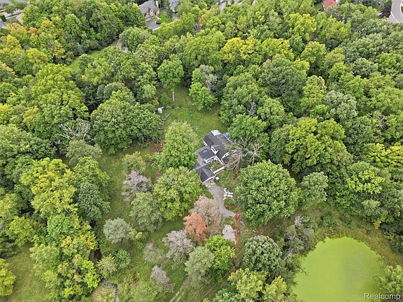 2nd image of 6221 W Maple Rd