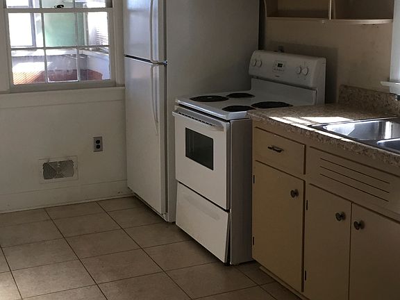 2nd image of 2005 Lee Ave