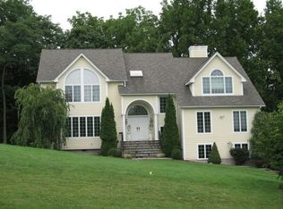 20 Saint Anthony Pl, Mahopac, NY 10541