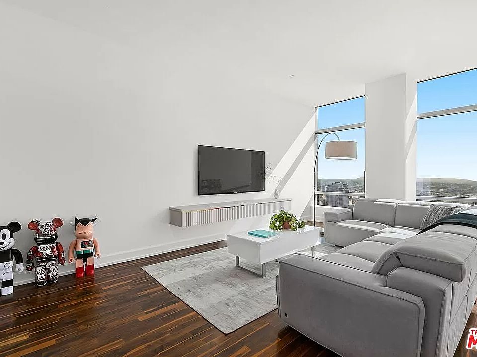 1st image of 900 W Olympic Blvd Unit 39