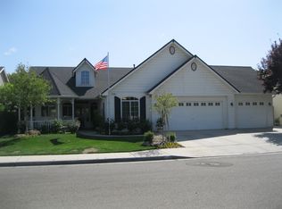 202 W Everglade Ave, Clovis, CA 93619