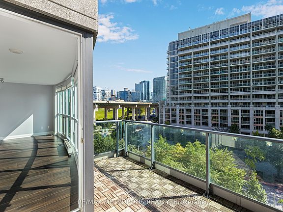 5th image of 209 Fort York Blvd Unit 678